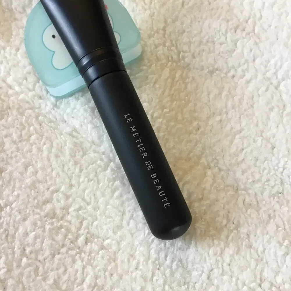 Le Métier de Beauté Flat Angled Foundation Brush